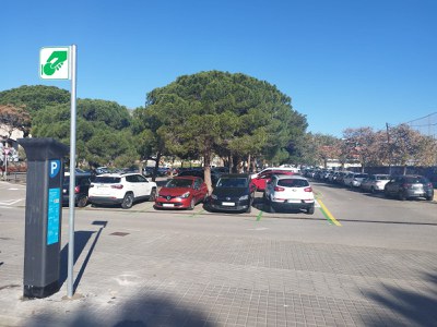 Places de zona verda darrere de l'estació de Castelldefels (centre) / REDACCIÓ.