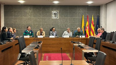 Reunió al Saló de Plens entre la representació municipal i les entitats / REDACCIÓ