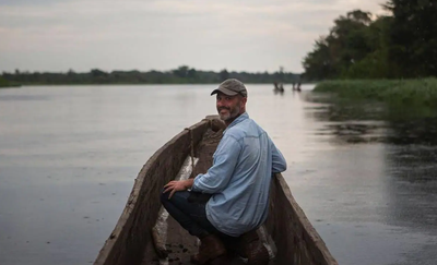 Imatge del periodista al riu Congo.