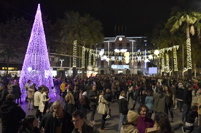 Il·luminació nadalenca de la plaça de l'Església / RAMON JOSA.