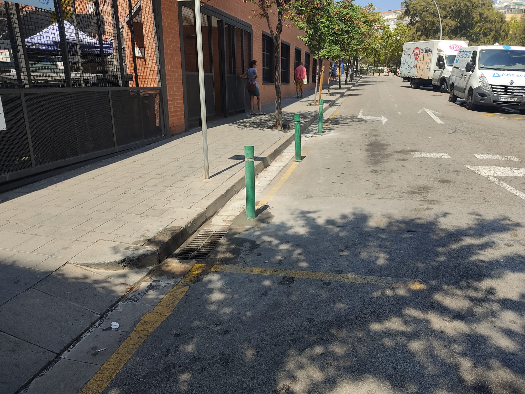 Pilones al carrer Guillermo Marconi / MANTENIMENT VIA PÚBLICA