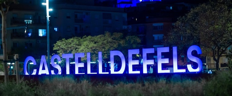 Lletres ornamentals de la plaça Colom 