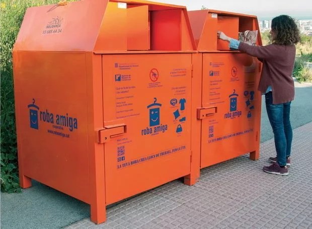 Contenidor taronja roba usada Contenidor taronja roba usada