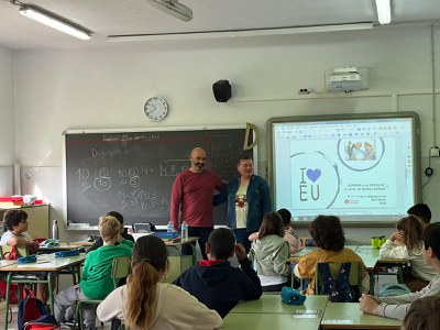Charla sobre la UE en la Escola Torre Barona / REDACCIÓN.