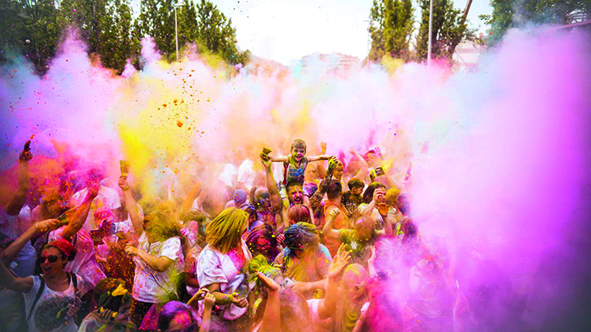 El Holi Dolly (o Fiesta Holi), una de las actividades destacadas del programa festivo