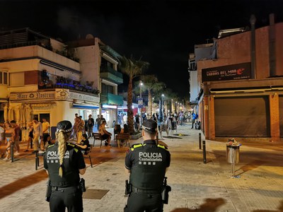 Agentes en la avenida dels Banys / POLICÍA LOCAL.