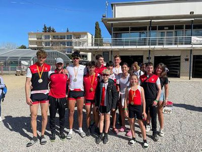 Ganadoras y ganadores del BCN Club de Rem de Castelldefels en el pasado campeonato en Banyoles