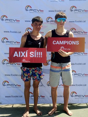 Arnau y Damien, campeones de categoría S19 / VOLEIBOOM CLUB