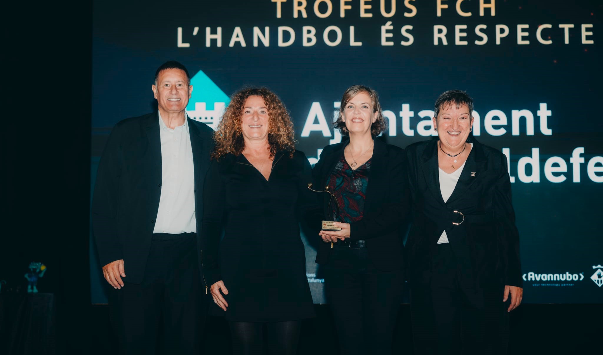 Representantes del Ayuntamiento y de la Federación Catalana de Balonmano / FCH