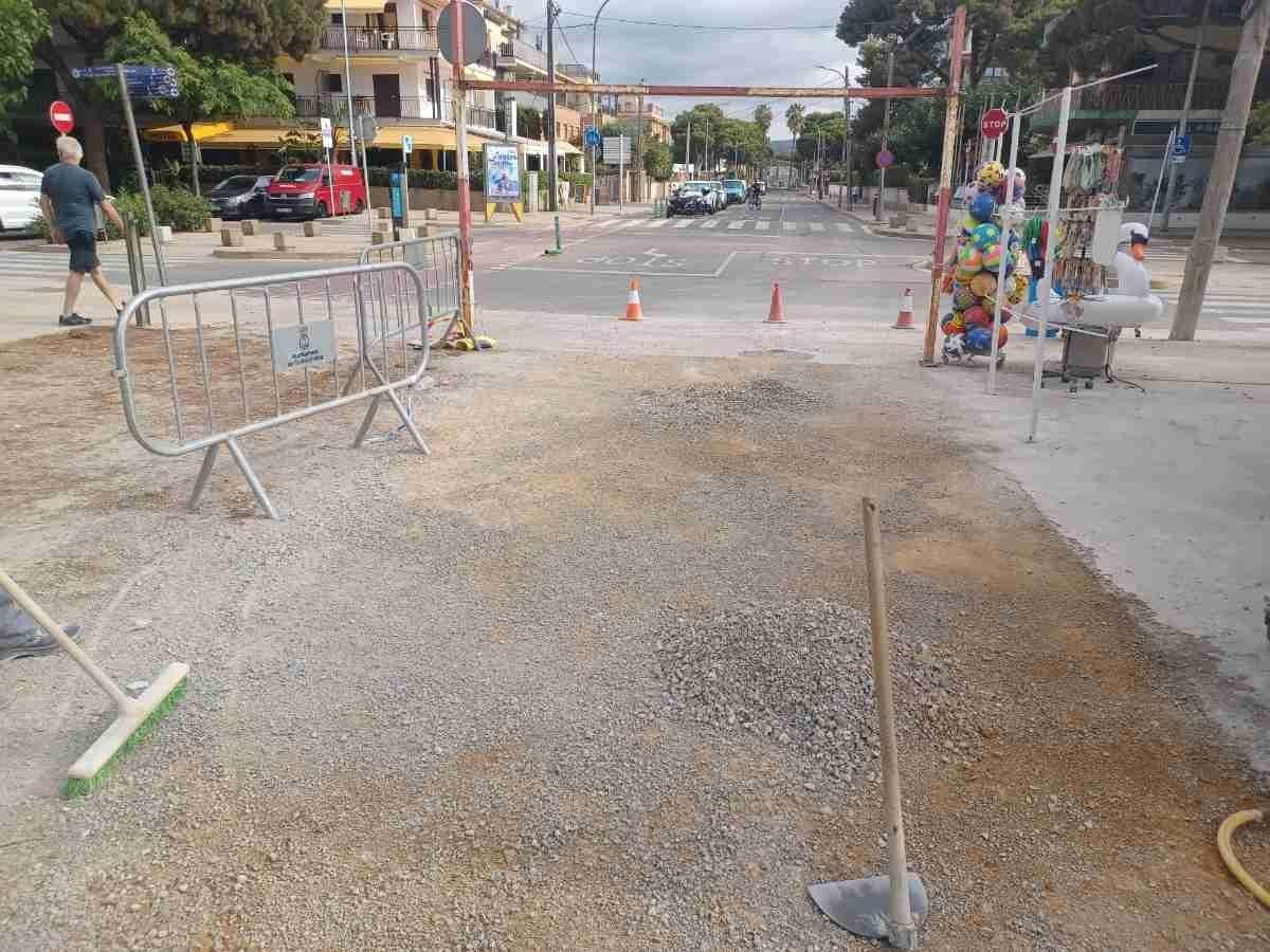 Retirada árido grueso del solar del paseo Marítimo con calle 11 / MANTENIMIENTO DE LA VIA PÚBLICA