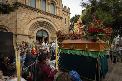 La procesión de la Borriquita a su llegada a la Iglesia de Santa Maria / ORIOL PAGÈS
