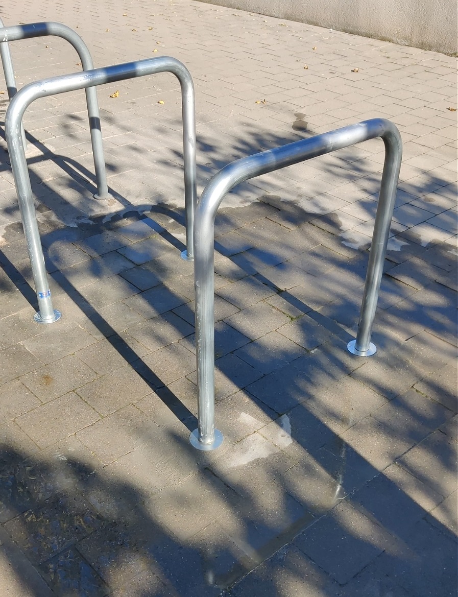Aparcabicicletas en la Calle 512 (núm.2) / MANTENIMIENTO VÍA PÚBLICA