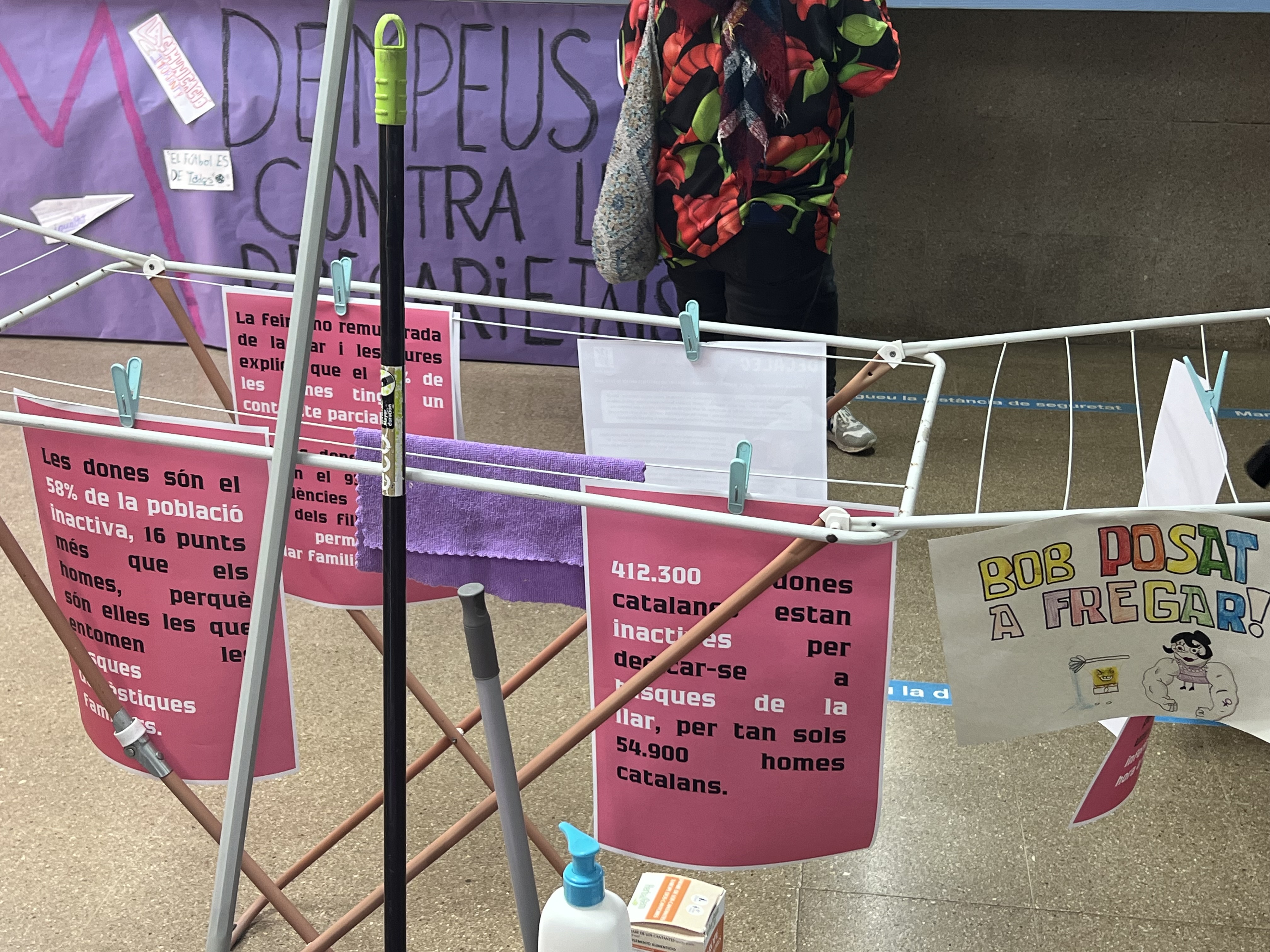 Detalle del Punto Lila en el vestíbulo del centro / REDACCIÓN