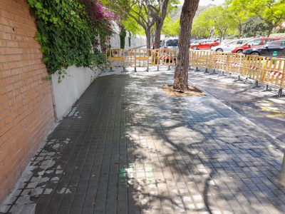 Acera reparada en Blas Infante con calle Can Vinader / MANTENIMIENTO VIA PÚBLICA.