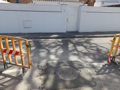 Sustitución de tapa en la calle Santacana / MANTENIMIENTO VÍA PÚBLICA