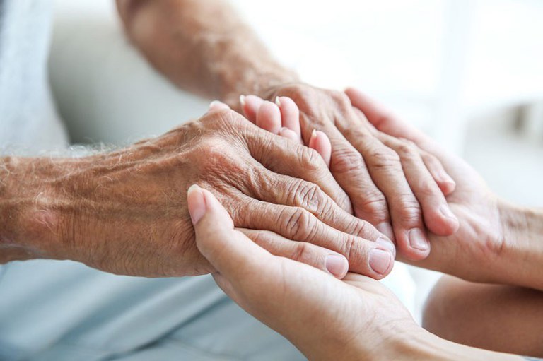 NEXES. El Ayuntamiento ofrece un nuevo servicio de atención a la soledad no deseada de las personas mayores.